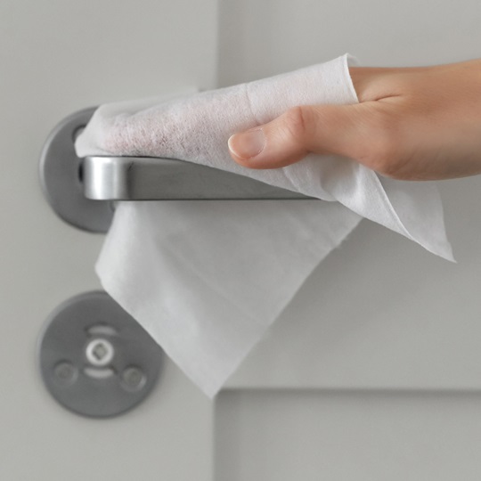 Disinfection of a door handle with a Sterillium 2in1 wipe